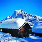 Thun Alps Scenic Views And Concierge By Swisshut 木屋